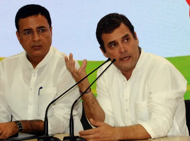 राहुल गांधी और रणदीप सुरजेवाला की फ़ाइल फ़ोटो