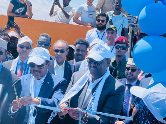 Xasan Sheekh Maxamuud iyo Deni oo xarigga ka wada jaray dekedda cusub ee Garacad