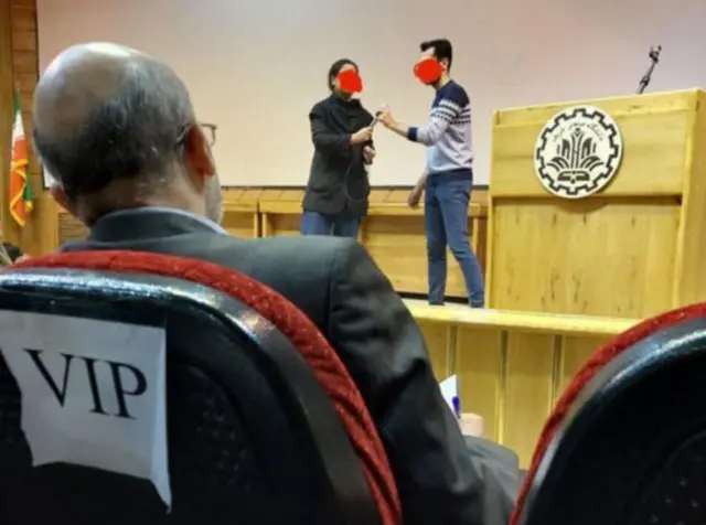 جلسه «تریبون آزاد» که دیروز در دانشگاه شریف برگزار شد
