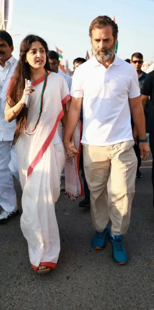పూనమ్ కౌర్, రాహుల్ గాంధీ