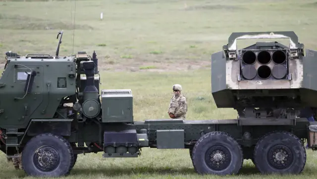 Американская установка HIMARS на учениях в Латвии