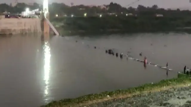 గుజరాత్‌లో కూలిన వంతెన