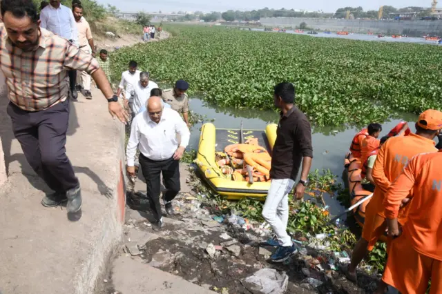 મુખ્ય મંત્રી ભૂપેન્દ્ર પટેલ પણ ગઈ કાલથી મોરબીમાં છે, તેમણે વહેલી સવારે બનાવના સ્થળની મુલાકાત લીધી હતી