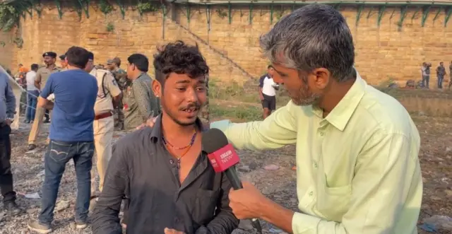 मोरबी पुल हादसे के घटनास्थल पर बीबीसी संवाददाता तेजस वैद्य