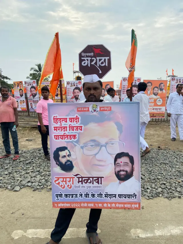 पुण्याच्या कात्रज येथून बीकेसी मैदानपर्यंत पायी आलेला शिंदेंचा शिवसैनिक