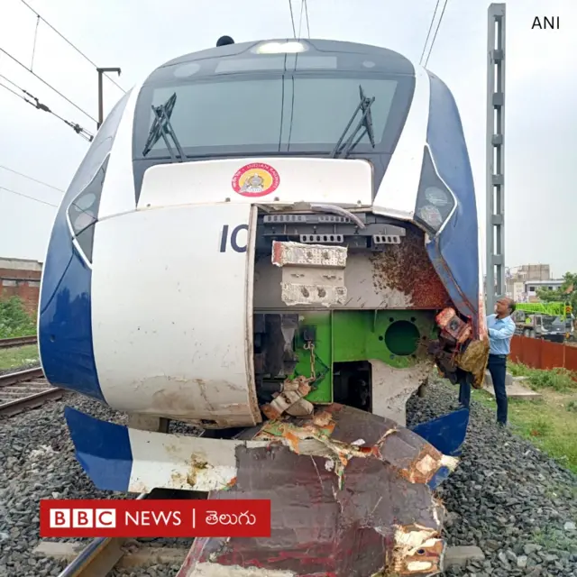 గేదెల గుంపు ఢీకొట్టడంతో దెబ్బతిన్న వందే భారత్ ఎక్స్ప్రెస్ రైలు ఇంజిన్