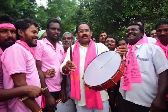 మునుగోడు ఉప ఎన్నిక టీఆర్ఎస్ అభ్యర్ధి కూసుకుంట్ల ప్రభాకర్ రెడ్డి