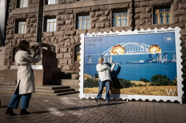 Як у Києві реагують на вибух на Кримському мосту