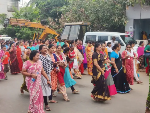 మోదీ సభకు వస్తున్న జనం