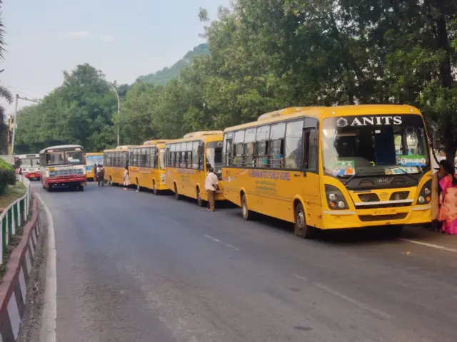 మోదీ సభకు వస్తున్న జనం