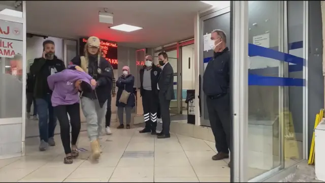 İstiklal Caddesi'ndeki saldırıya ilişkin yapılan operasyonlarda gözaltına alınan sekiz kişi sağlık kontrolünden geçirildi