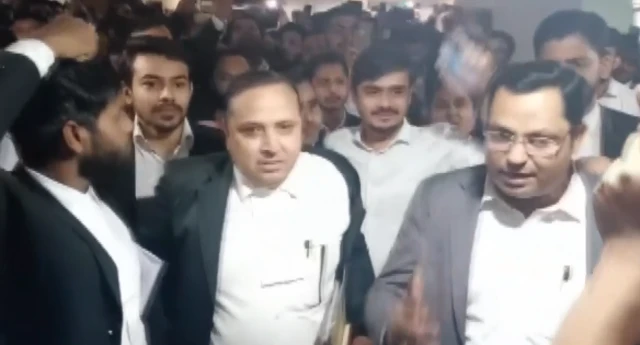 वकील