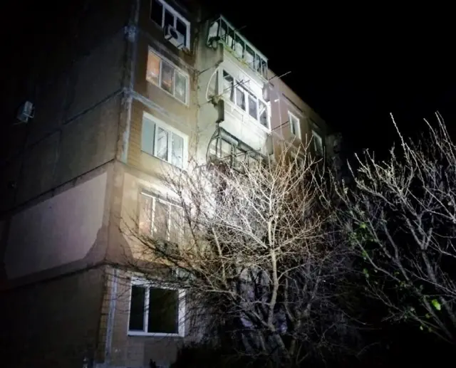 Поврежденный дом в Никополе