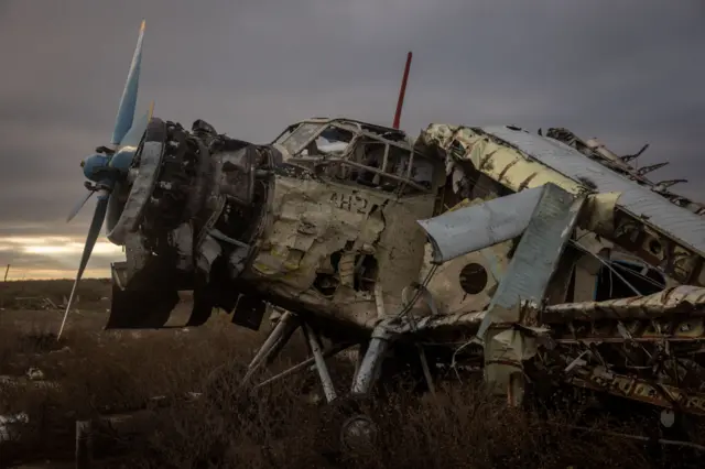 Остатки Ан-2 в аэропорту Херсона