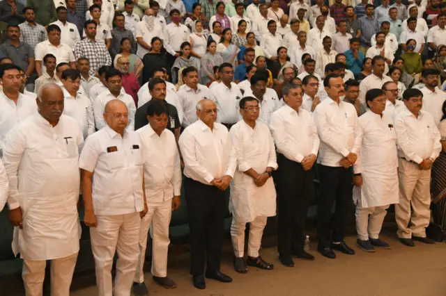 મોરબી દુર્ઘટનાના દિવંગતોના આત્માની શાંતિ માટે પ્રાર્થનાસભા યોજાઈ હતી.