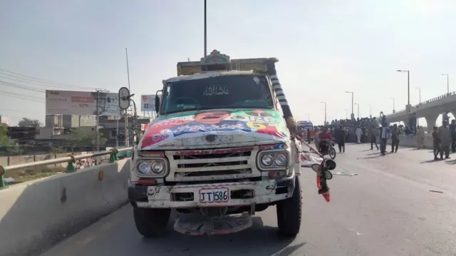 حادثے کی وجہ بننے والا ٹرک
