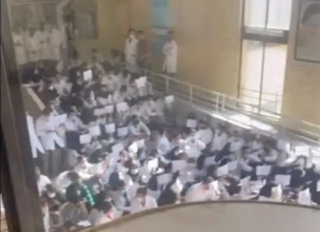 تحصن چهارشنبه ۱۱ آبان‌ماه دانشجویان دندان پزشکی دانشگاه علوم پزشکی شیراز