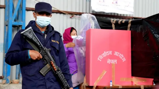 सुरक्षा कर्मचारी