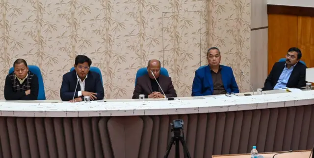 छह लोगों की मौत