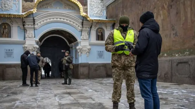 Обыски в лавре