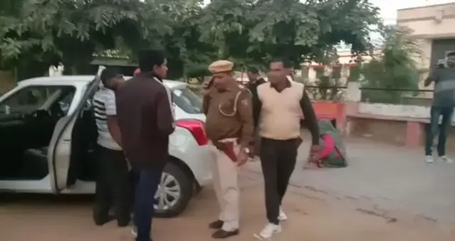 गनमैन ने चलाई गोली