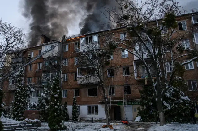 В воскресенье стало известно о седьмом погибшем в результате российского ракетного обстрела Вышгорода в Киевской области