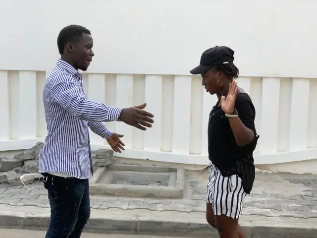 Mmakọ ndị mmadụ.