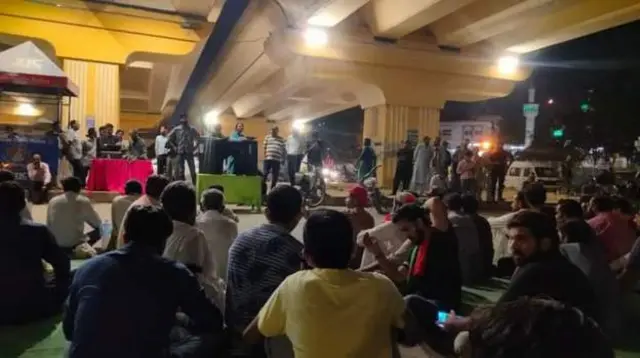 कराची में प्रदर्शन