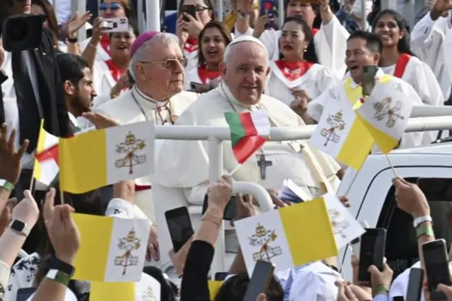 Pope Francis oo lagu soo dhaweeyay Baxreyn