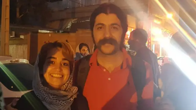 کامیار فکور، خبرنگار و فعال حامی کارگران و سروناز احمدی، فعال حقوق کودکان و کارگران