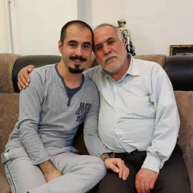 حسین رونقی، زندانی سیاسی و پدرش/ عکس از توییتر حسن رونقی