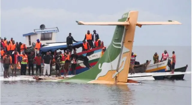 Ụgbọelu Precision Air danyere na mmiri Lake Victoria