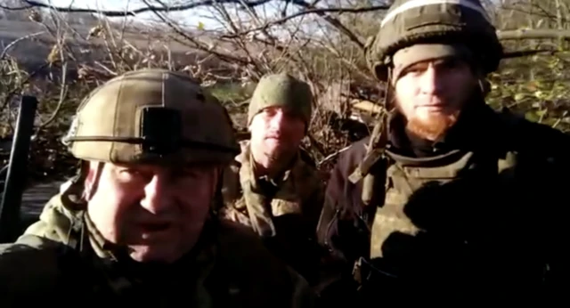 Скриншот из видео с российскими военными