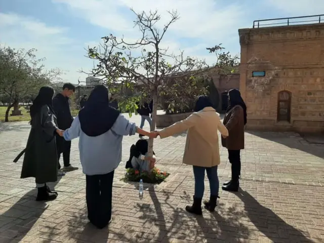 در اجرای دانشجویان دانشگاه هنر تبریز، عکس خدانور لجعی بازسازی شده