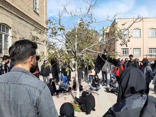 در اجرای دانشجویان دانشگاه هنر تبریز، عکس خدانور لجعی بازسازی شده