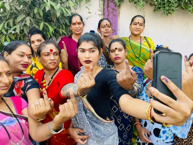 గుజరాత్‌లో ఓట్లేసిన ట్రాన్స్‌జెండర్లు