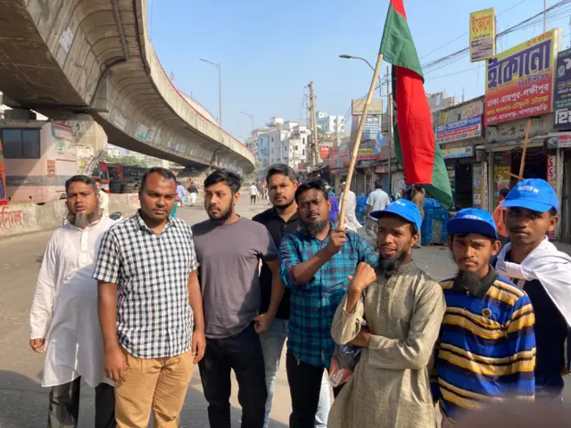 ছোট ছোট দলে বিএনপির সমাবেশের দিকে যাচ্ছেন নেতা-কর্মীরা