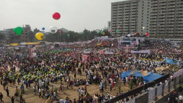 শনিবার সকালে ঢাকার গোলাপবাগ মাঠে বিএনপির সমাবেশ শুরু হয়েছে