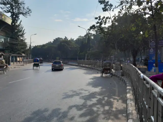 শনিবার সকালে ঢাকার গুলিস্তান এলাকা