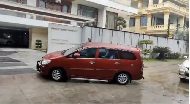 కవిత ఇంటికి చేరుకున్న సీబీఐ అధికారులు