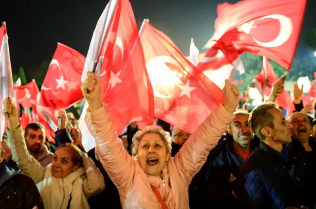 imamoğlu destekçisi kadınlar