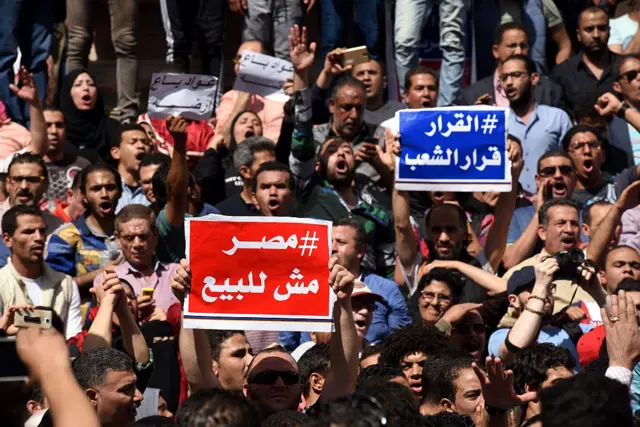مظاهرات ضد قرار التخلي للسعودية عن الجزيرتين