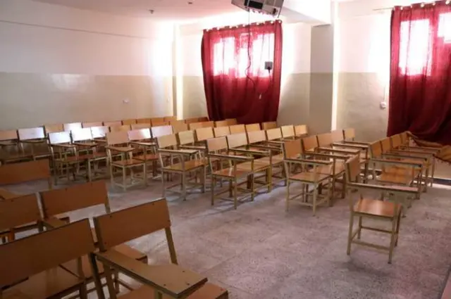 Taliban waxay gabdhaha ka hor istaageen inay wax ka dhigtaan jaamacadaha