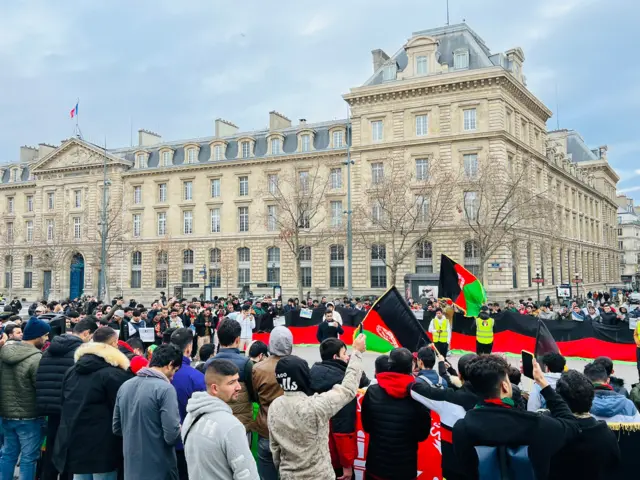 لاريون