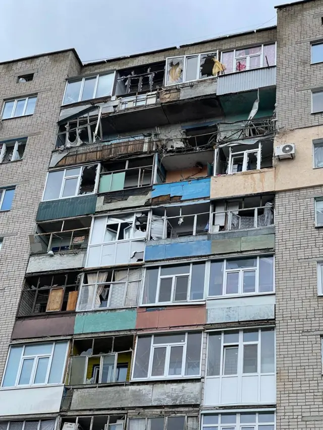 пострадавшее здание в Харьковской области