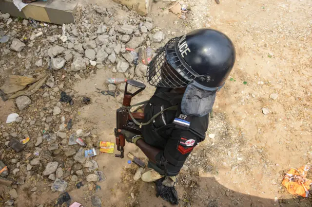 Ndị ọrụ nchekwa n'Anambra steeti ka na-agba mbọ ịhụ na udo lọghachitere na steeti ahụ kemgbe enweghị nchekwa malitere inye steeti ahụ nsogbu.
