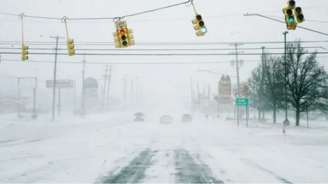 અમેરિકામાં બરફના તોફાનથી 60થી વધુ લોકોનાં મોત