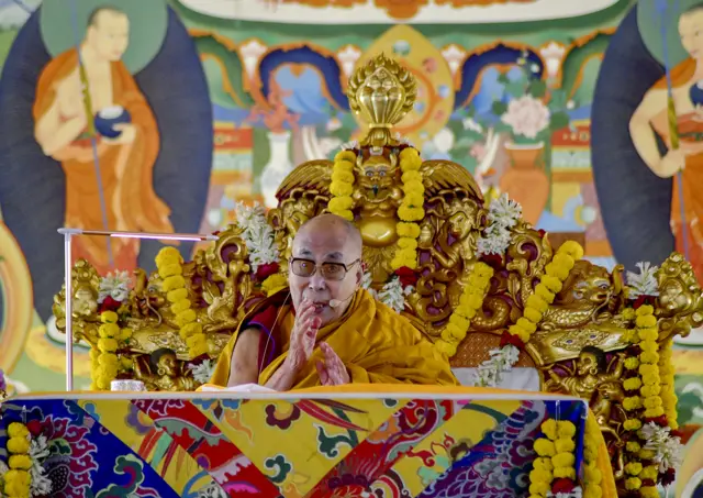 बौद्ध धर्म गुरू दलाई लामा