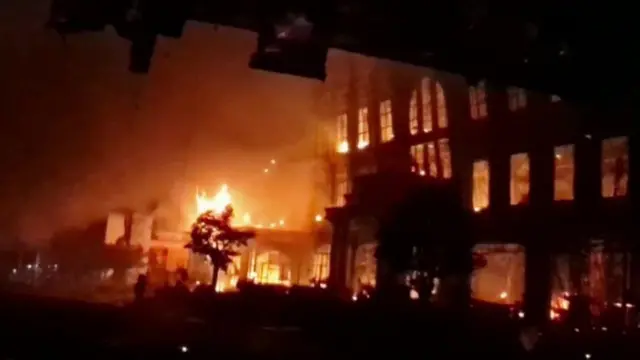 कंबोडिया के एक होटल-कसीनो ग्रैंड डायमंड सिटी में लगी आग