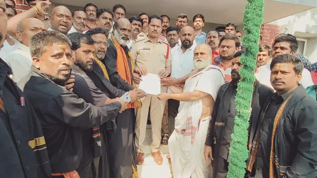 బైరి నరేశ్పై అయ్యప్ప భక్తులు పోలీసులకు ఫిర్యాదు